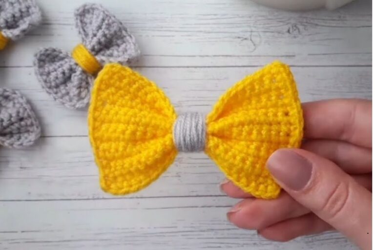 Crochet Bow Pattern Perfect for Gifts and Décor